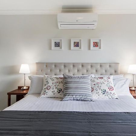 แชมบาลา เกสท์เฮาส์ Bed & Breakfast Kangaroo Gully ภายนอก รูปภาพ