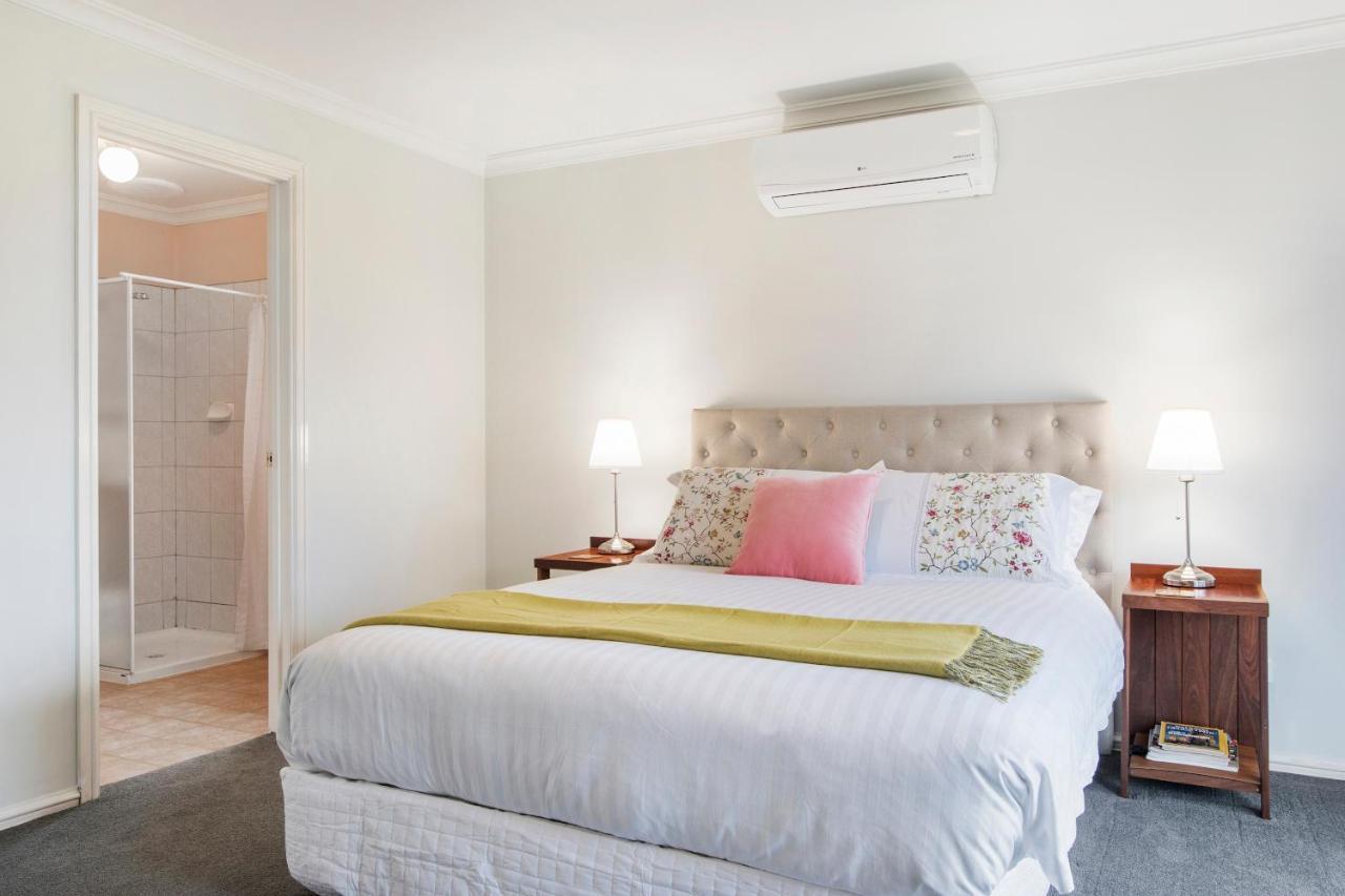 แชมบาลา เกสท์เฮาส์ Bed & Breakfast Kangaroo Gully ภายนอก รูปภาพ