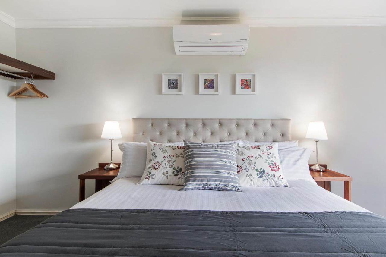 แชมบาลา เกสท์เฮาส์ Bed & Breakfast Kangaroo Gully ภายนอก รูปภาพ