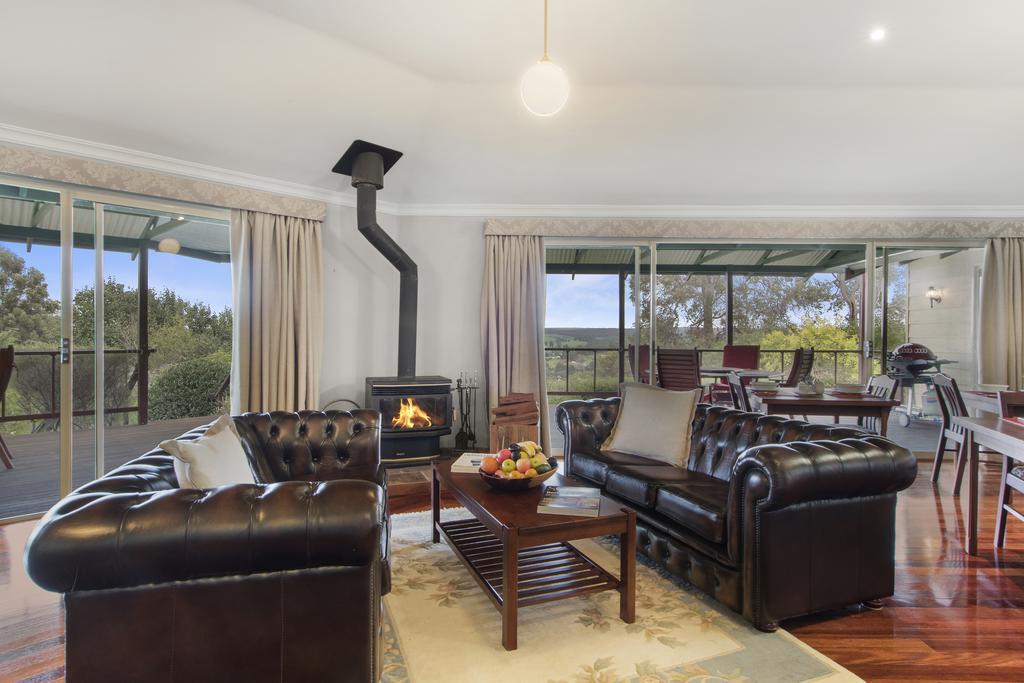 แชมบาลา เกสท์เฮาส์ Bed & Breakfast Kangaroo Gully ภายนอก รูปภาพ