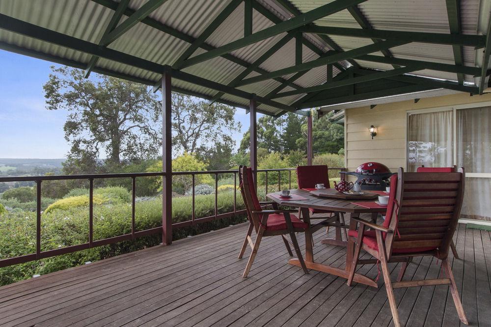 แชมบาลา เกสท์เฮาส์ Bed & Breakfast Kangaroo Gully ภายนอก รูปภาพ