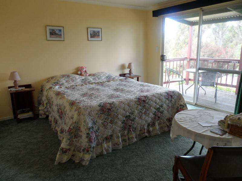 แชมบาลา เกสท์เฮาส์ Bed & Breakfast Kangaroo Gully ภายนอก รูปภาพ