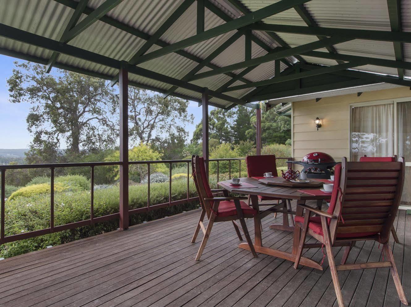 แชมบาลา เกสท์เฮาส์ Bed & Breakfast Kangaroo Gully ภายนอก รูปภาพ