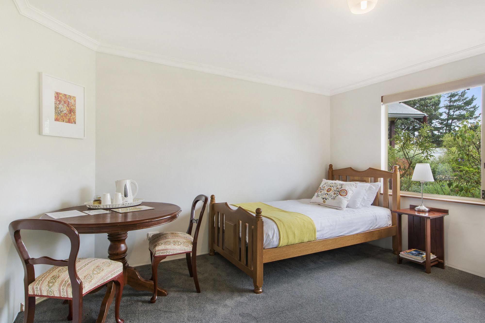 แชมบาลา เกสท์เฮาส์ Bed & Breakfast Kangaroo Gully ภายนอก รูปภาพ