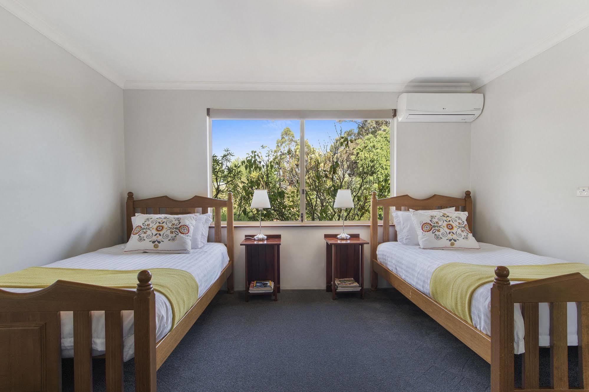 แชมบาลา เกสท์เฮาส์ Bed & Breakfast Kangaroo Gully ภายนอก รูปภาพ