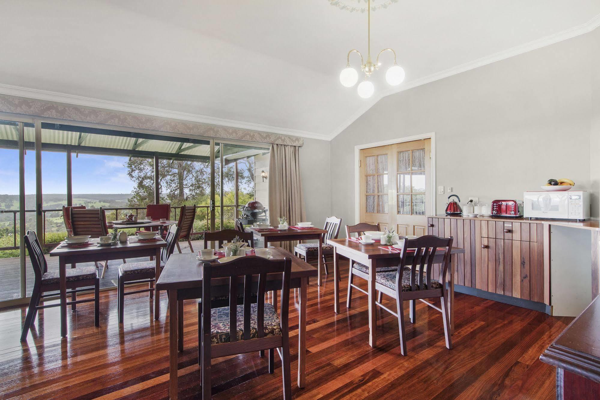แชมบาลา เกสท์เฮาส์ Bed & Breakfast Kangaroo Gully ภายนอก รูปภาพ