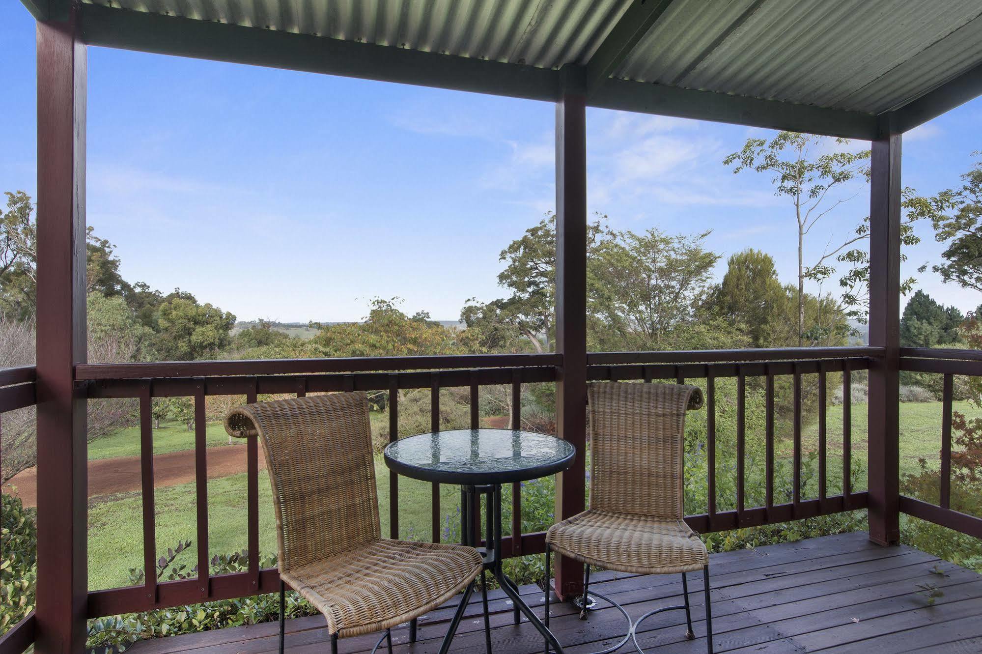แชมบาลา เกสท์เฮาส์ Bed & Breakfast Kangaroo Gully ภายนอก รูปภาพ
