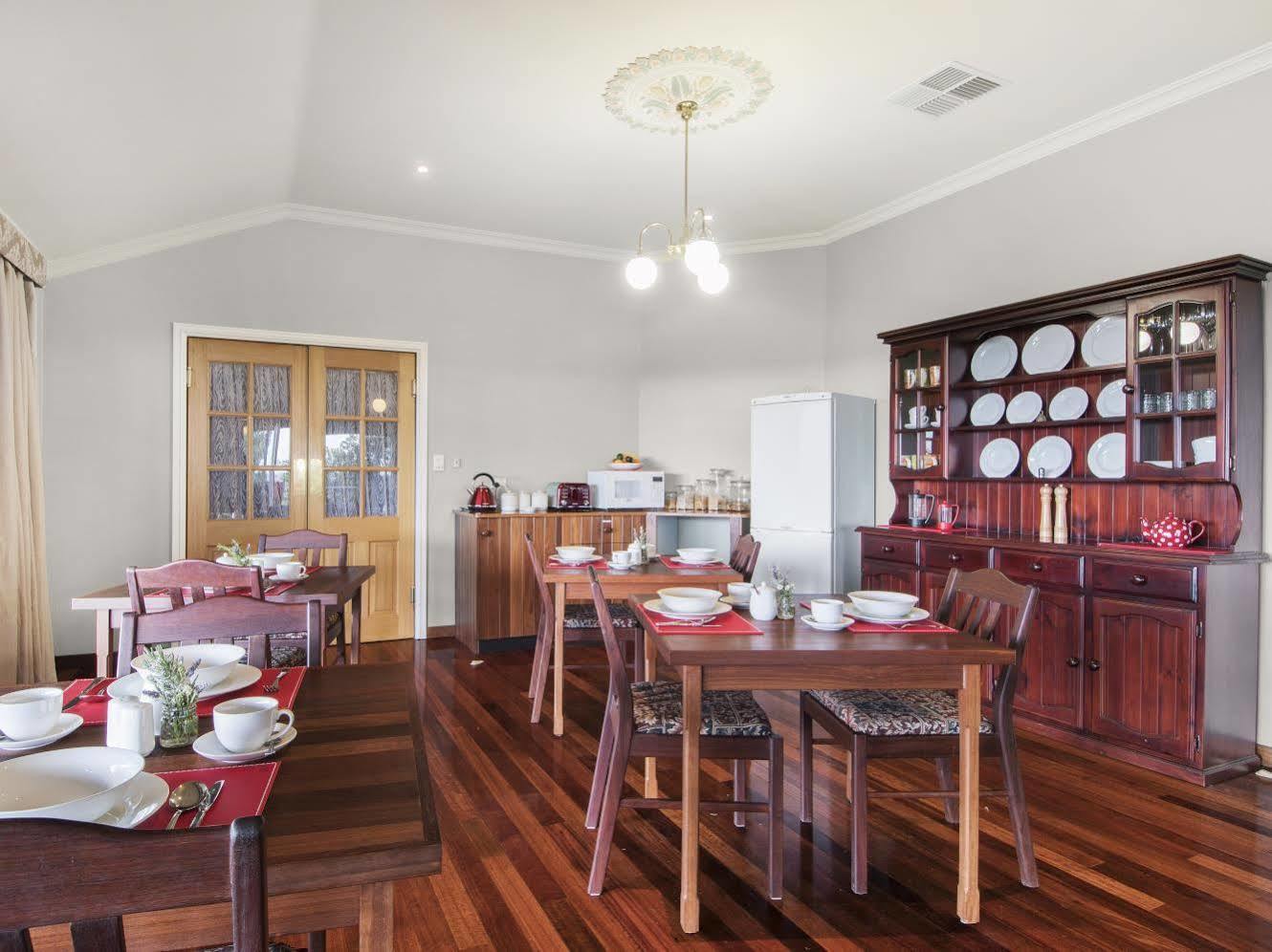 แชมบาลา เกสท์เฮาส์ Bed & Breakfast Kangaroo Gully ภายนอก รูปภาพ
