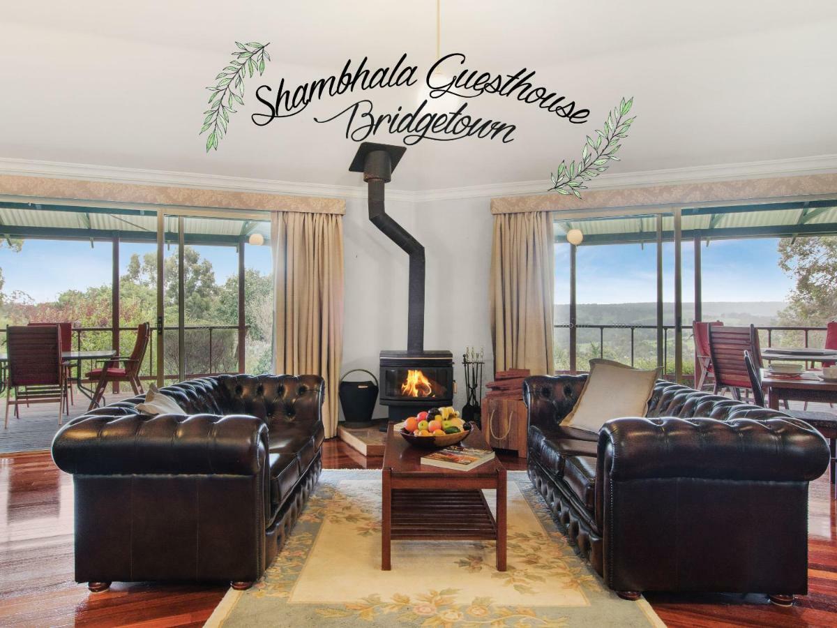 แชมบาลา เกสท์เฮาส์ Bed & Breakfast Kangaroo Gully ภายนอก รูปภาพ